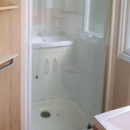 Campingplads Mobil-home 28m² Avec Terrasse Pour 4 Personnes - Api-1-52-413 Massillargues-Attuech